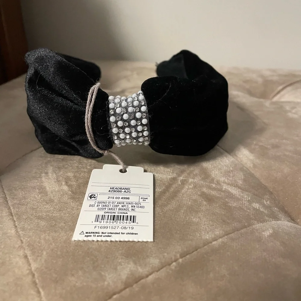 Black Velvet Rhinestone & Pearl Headband NWT